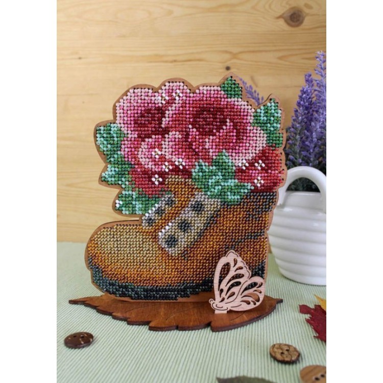 Cross-stich on wooden base "Garden beauty" SO-097