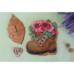 Cross-stich on wooden base "Garden beauty" SO-097