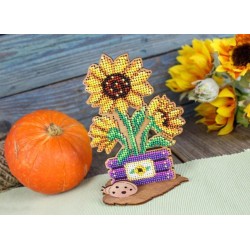 Cross-stich on wooden base "Sunflowers in a box" SO-099