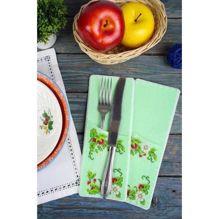 Cross-stitch kit for serving cutlery. Berry mood. 4 things ST-1028