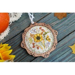 Cross-stich on wooden base "Miniature. Autumn gift" SO-101