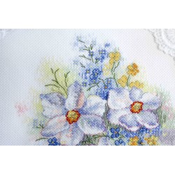 Cross stitch kit "Floral compliment" SNV-822