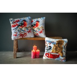 Cross stitch cushion kit Goldfinch in winter PN/0188511