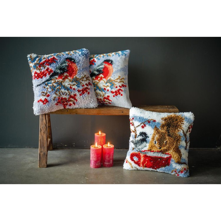 Cross stitch cushion kit Goldfinch in winter PN/0188511