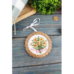Cross-stitch on wooden base "Miniature. Bouquet of daffodils" SO-139