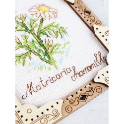Cross-stich on wooden base "Miniature. Chamomile" SO-142
