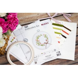 Cross Stitch Kit with Hoop Included   Spring hum 10x10cm SBC109