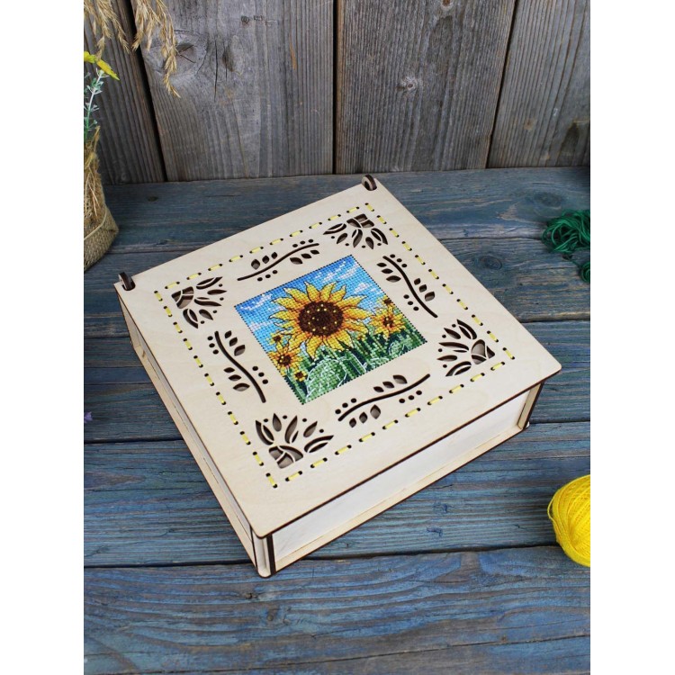 Cross-stich on wooden base"Box. Sunflower" SO-146